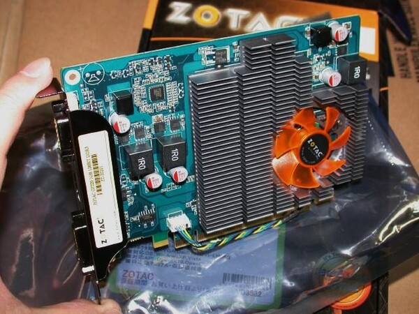 「GeForce GT220 1GB DDR3」