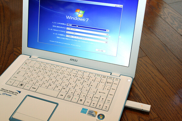 USBメモリーからWindows 7のインストール画面が起動した