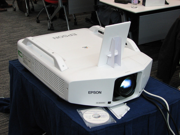 エプソンのフラッグシップ・プロジェクター「EB-Z8000WU」