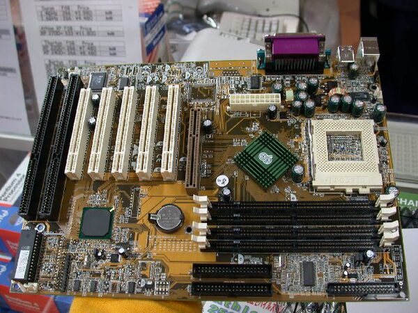 ASCII.jp：PCI登場から440BXまで Intelチップセットの歴史 その1 (4/4)