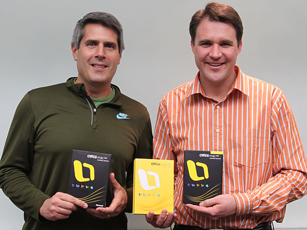 米マイクロソフトのエリック・ウィルフリッド氏（右）と、パトリック・J・フォックス氏（左）