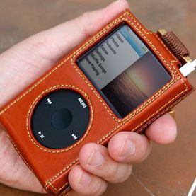 ASCII.jp：便利なフック付き iPod nano＆classic用革ケース