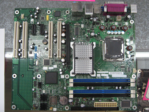 Intel 945G搭載マザーボードの例