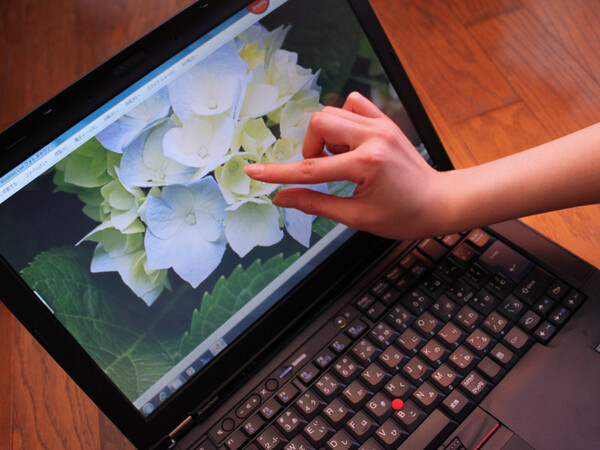試用機の「ThinkPad T400s」では4本指での操作も可能