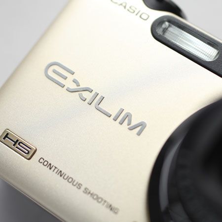 ASCII.jp：カシオ「EXILIM EX-FC150」の裏面照射型CMOSを試す！ (1/3)