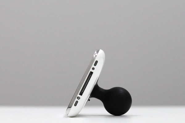 Ascii Jp Iphone裸族は必携 吸盤スタンド Istand を試す 1 2