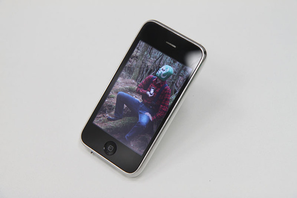 Ascii Jp Iphone裸族は必携 吸盤スタンド Istand を試す 1 2