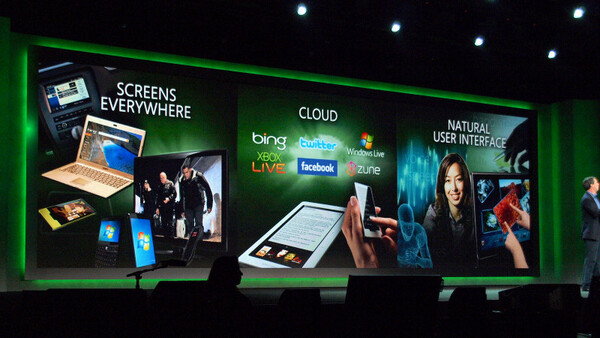 基調講演のテーマは「Screens Everywhere」「Cloud」「Natural User Interface」の3点