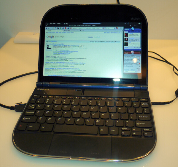 10インチディスプレー搭載のSmartBook「Skylight」