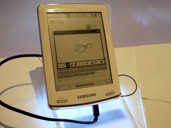 サムスンブースに展示されていた電子ブックリーダー