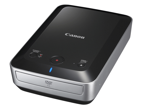 キヤノンの「DW-100」（実売価格2万円前後）は、USB端子のみを搭載する安価なDVDライター。AVCHD規格のHD動画や同社のカメラでSD画質に変換した動画をワンタッチでDVD化できる