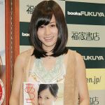 笑顔いっぱい、海で大はしゃぎ！前田敦子がセカンド写真集発売