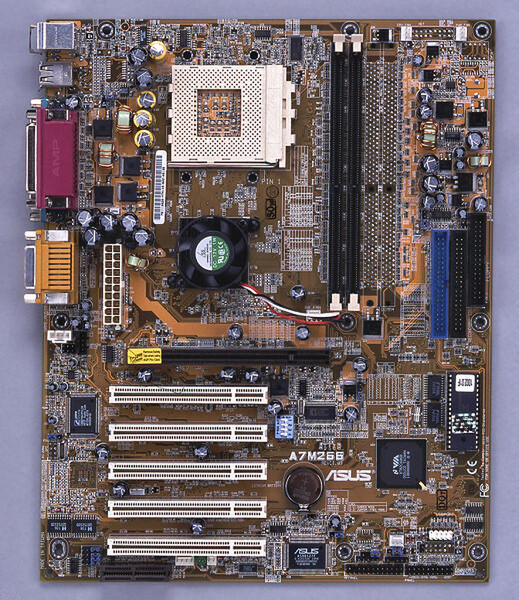 AMD-761搭載マザーボードの例