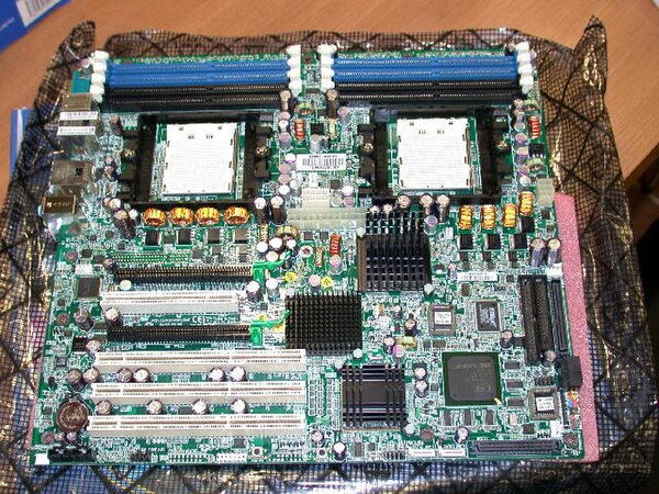 2200MCPと2050ICPを搭載したマザーボードの例