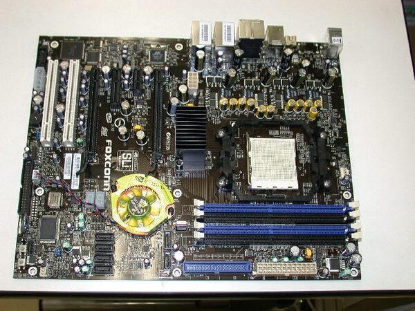 nForce 590搭載マザーボードの例