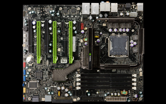 nForce 790i Ultra SLI搭載マザーボードの例