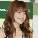 仲間リサがありのままとモデルの顔の両面をフォトブックで表現