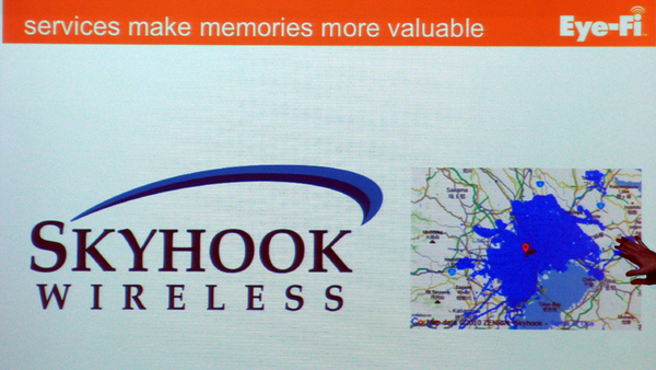 Skyhook Wireless社がサポートする首都圏のWPSポイント（右の青い範囲）