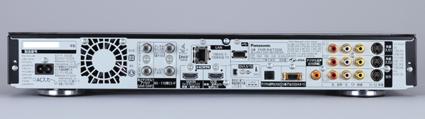DMR-BWT3000の背面。HDMI出力が「MAIN」と「SUB」で2系統あるのがミソ