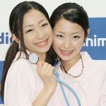 双子の看護師ユニットMariEriがセクシー水着で誘惑！