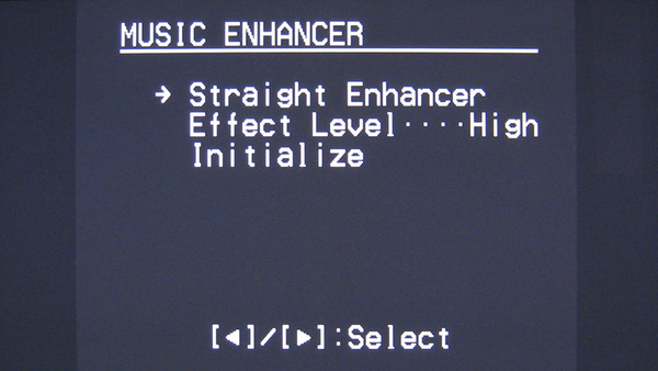 iPodの音楽再生など、圧縮音源用の高音質機能「MUSIC ENHANCER」の効果を調整できる。初期設定のHighのままでも嫌な強調感などはなく、より豊かな再生音が楽しめた