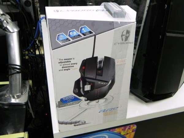 「Mad Catz Cyborg R.A.T. 7 Gaming Mouse」
