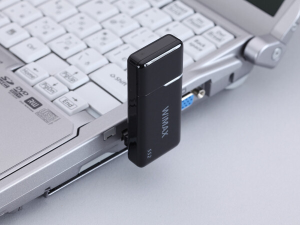 USBスティック型のWiMAXアダプターはコンパクトで汎用性が高い