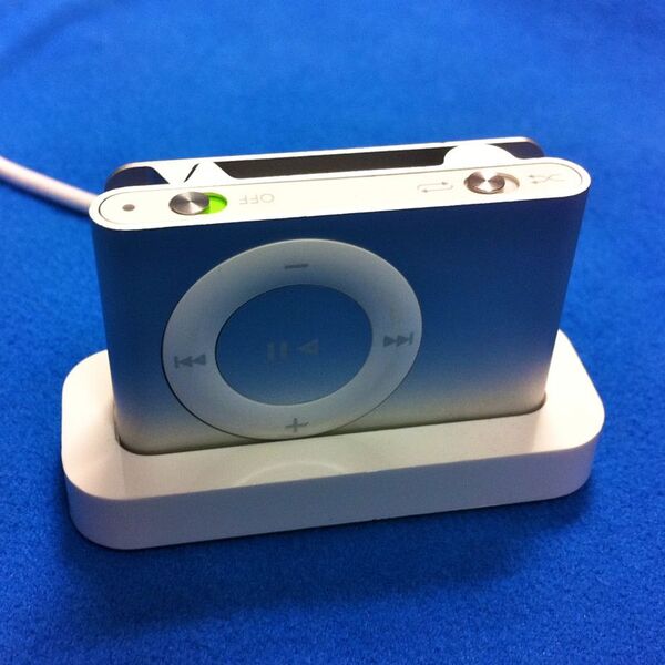 iPod shuffle第二世代 - ポータブルプレーヤー