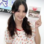 ASCII.jp：人気声優・小林ゆう、業界初のリバーシブル写真集を発売！ (1/2)