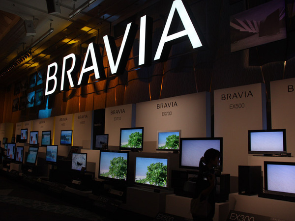 会場には大量のBRAVIA新製品が展示されていた