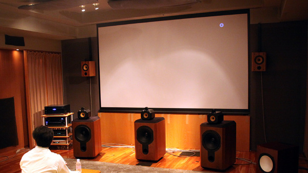 今回はオンキヨーの視聴室にお邪魔して「PR-SC5508」と「PA-MC5500」の音を堪能！