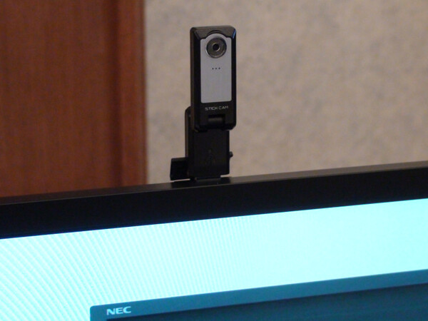 ウェブカメラ装着に適したUSBポートを装備