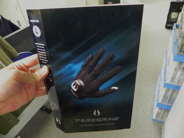 「The Peregrine Gaming Glove」
