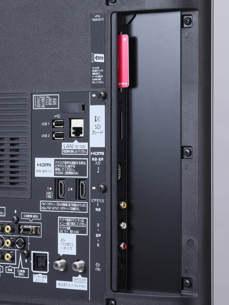 側面部の接続端子。HDMI端子が1系統とビデオ入力、SDメモリーカードスロットなどがある