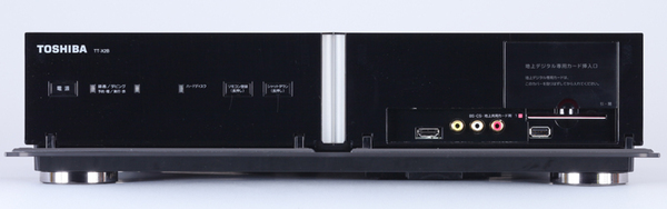 チューナー部の背面。4系統のHDMI端子をはじめ、各種のビデオ入力端子を備える。録画用のUSB端子が2ポート用意されている