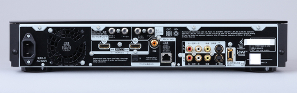 背面端子。HDMI出力は2系統でAVピュア出力に対応。薄型化のためか、各端子の配置がやや狭くなった印象がある