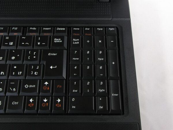 ASCII.jp：Lenovo G560 (1)──シンプルなお手頃価格スタンダードノート (2/2)