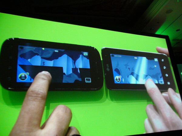同じFlashゲームを、Optimus 2Xとほかのスマートフォンで動作させたデモビデオ