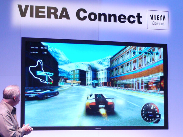 VIERA Tabletのゲームを操作するデモ