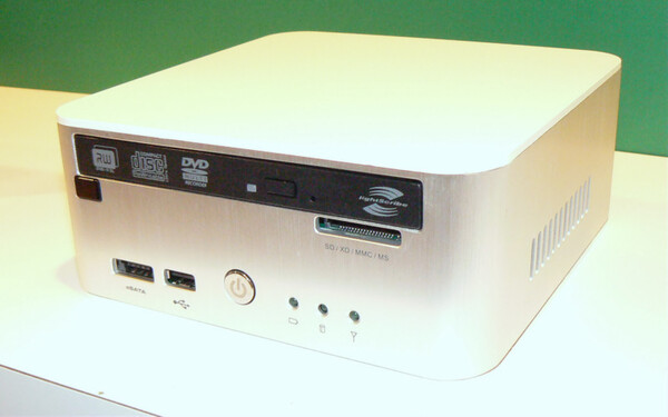 PowerCoolerのMini PCには光学ドライブ付きモデルも