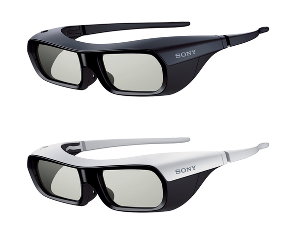 従来から17g前後軽くなった新しい3Dメガネも登場（予想実売価格1万2000円前後）。USB充電に対応する