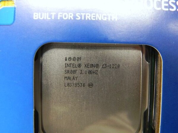 「Xeon E3-1220」と「Xeon E3-1240」