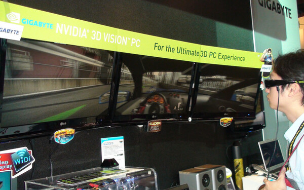 NVIDIA 3D Vision Surround対応システムのデモ