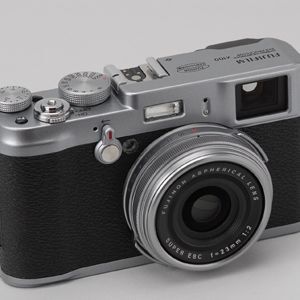 富士フイルム - FUJIFILM FinePix X100  富士フイルム 高級コンデジ 富士フイルム FinePix X100 価格比較 - 価格.com