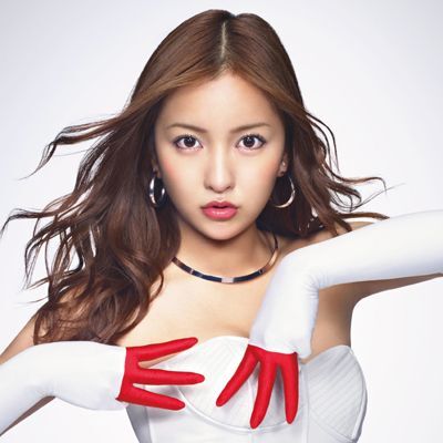 ASCII.jp：【写真多数】 AKB48の板野友美がイー・モバイルの新CMに