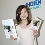 市道真央が写真集＆DVDで水着や制服姿をPR