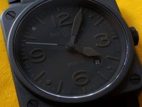 ASCII.jp：史上最悪の視認性！ファントム腕時計 (1/2)