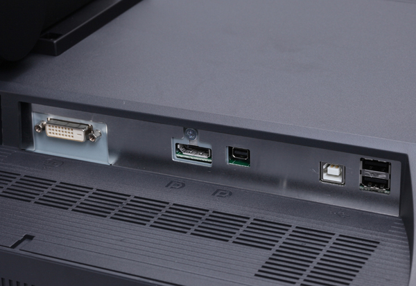 DisplayPort、miniDisplayPortとDVI-D×各1と、入力はデジタルのみ