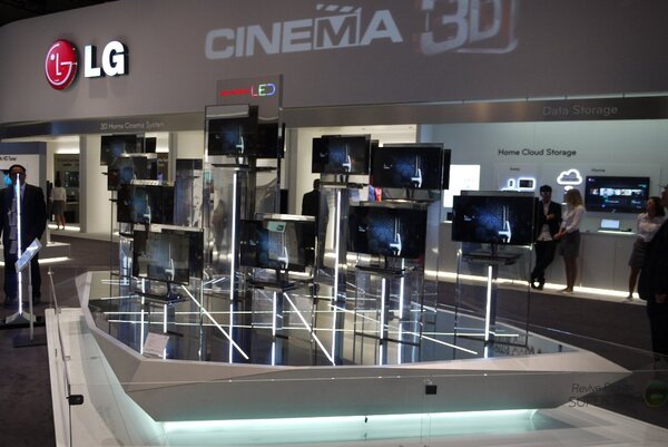 偏光3DにシフトしたLG電子は「CINEMA 3D」をキャッチフレーズにありとあらゆるデモを3D化