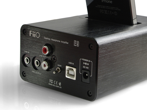 Fiio E9は同社のプレーヤーE7と接続することで、背面のUSB B端子とPCを接続してUSB DAC機能が使えるようになる